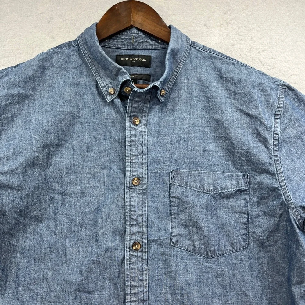 Banana Republic Button-Up Shirt Mens XL Blue Cotton Slim Preppy Denim Chambray